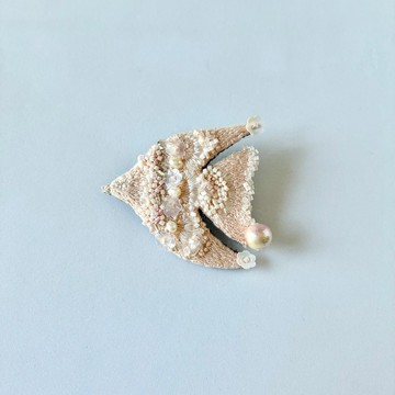 "Angel flower bird" 天使般溫暖膚色調的花鳥刺繡鳥胸針