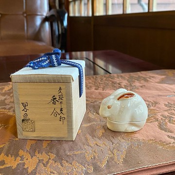 老日本 二代中村翠嵐 交趾干支生肖香合 卯兔(白) 共箱/共布