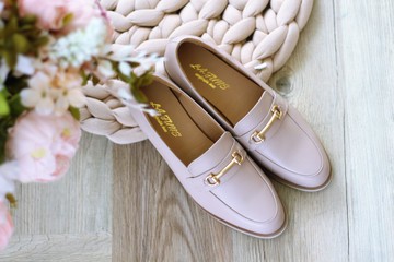 【金飾樂福風】時尚霧金原木根女鞋。唇蜜粉