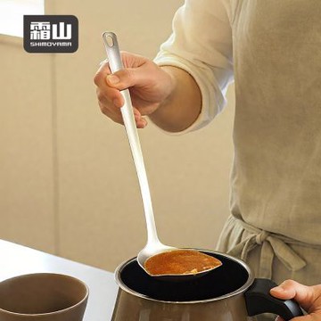 日本霜山 304不鏽鋼一體成形雙導嘴湯勺/醬料勺-22.5cm