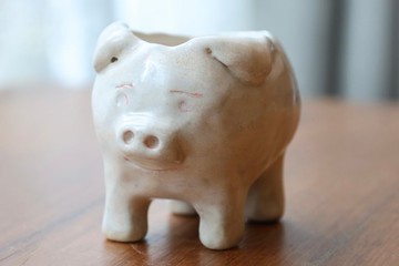 【畢業禮物】陶作小豬療癒手捏器皿天然釉柔光陶豬置物盤能量石座