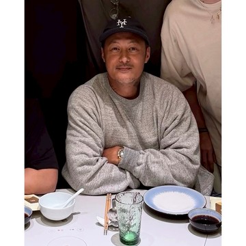 MADNESS AGING RAGLAN CREW SWEAT 余文樂同款