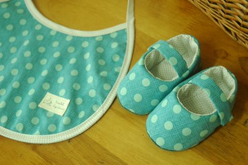 橄欖綠點點·嬰兒圍兜