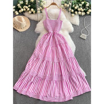 韓系溫柔粉色條紋吊帶連衣裙女夏季復古設計松緊收腰顯瘦大擺長裙