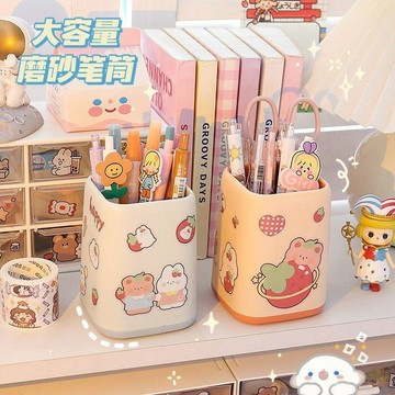 卡通可愛女生筆筒 學生桌面收納盒 辦公室方形收納盒 文具擺 件簡約筆桶  可愛筆筒 卡通筆筒 桌面收納 筆架 文具收納