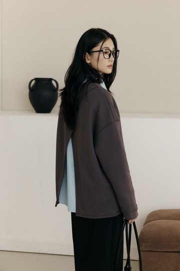 簡約後開岔設計款大學T(深灰紫)