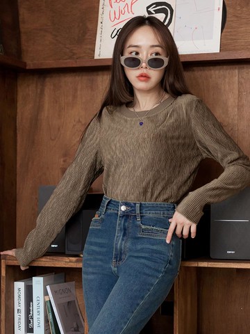 微光澤立體紋理圓領長袖上衣