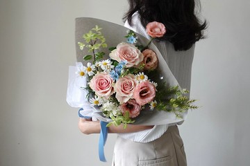 走進春天的海洋。鮮花花束 (M) /鮮花花束/情人節/生日/祝賀