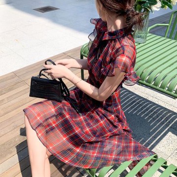 雪紡格子連衣裙女夏2023新款法式女神范不規則氣質收腰顯瘦荷葉邊