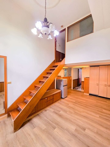 雄中旁樓中樓套房+南面明亮陽台+平車｜高雄市三民區南台路