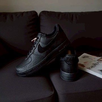 S.G Nike Air Force 1 Low 07 LX Triple Black HQ1977-001 黑 蛇麟