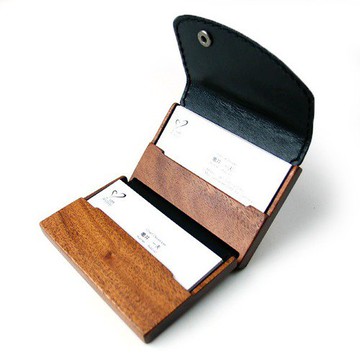木質和皮革製名片夾 13