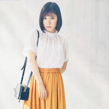 R0pe松岡茉優著 俏皮的減齡感 可愛植絨波點薄紗透視短袖雪紡襯衫