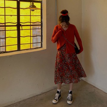 秋裝復古套裝女百搭顯瘦毛衣外套+碎花半身裙兩件套1入