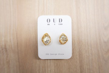 OUD原創. 手工飾品. 幾何系列--天然貝殼片金箔包邊耳環/耳夾