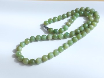 天然新疆且末黑羊洞碧玉和田玉項鏈媽媽鏈 薄荷綠俏糖色 8mm 平安