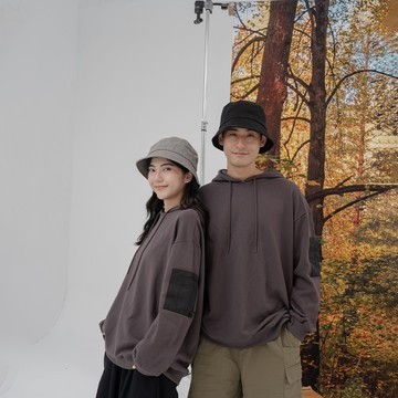 異材袖袋設計連帽寬版上衣 1/2