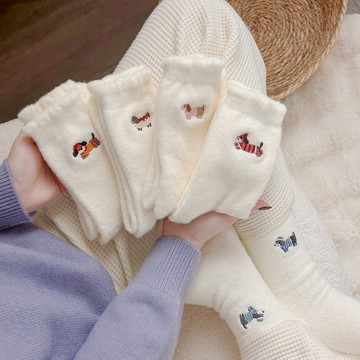💗台灣現貨 女秋冬加厚毛絨襪 可愛狗狗系列 高質感 日系女簡約百搭襪 月子襪 保暖襪 休閒襪  A02