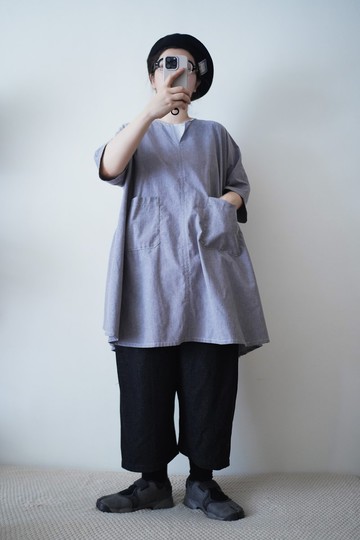 小開領素灰薄款傘狀洋裝