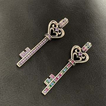 4.21小寶上新s925純銀愛心鑰匙彩虹鋯石吊墜女單墜項鏈銀飾高級感