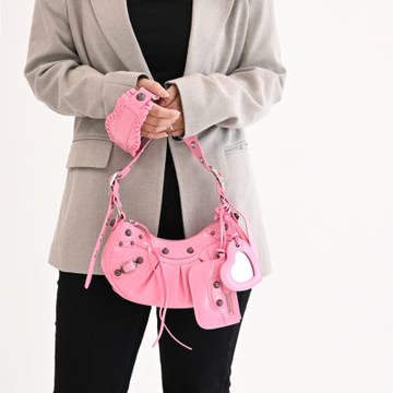 BALENCIAGA 巴黎世家  Le Cagole XS 經典鉚釘造型漆皮拉鍊肩背/斜背包(亮粉)