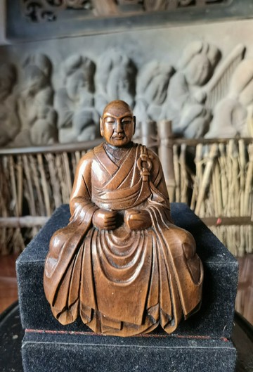 老檜木海外回流老木雕～佛像，高9直徑6廠厘米，重約26克，純