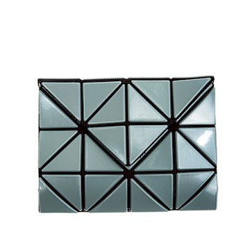 ISSEY MIYAKE 三宅一生BAOBAO 經典三角格3x4信封式雙折壓扣證件零錢夾 (ASH GREEN)