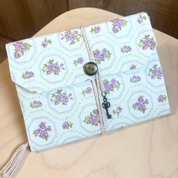 A5布書套/小紫花和口袋與鑰匙裝飾 植物系 書衣 送禮 交換禮物