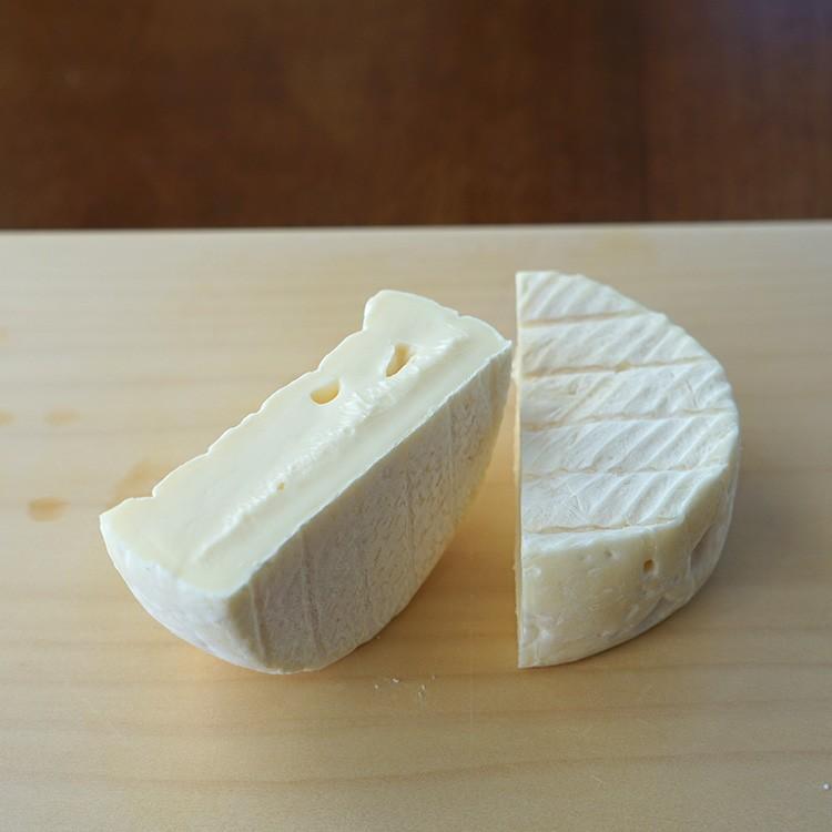 白カビ チーズ ランゲリーノ 70g イタリア産 ソフトチーズ 牛乳と羊乳 毎週水・金曜日発送