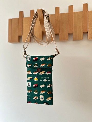手工縫製 深綠和風可愛壽司貓側肩斜揹手機包 可拆可調節肩帶