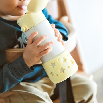 【孔雀Peacock】400ML 不鏽鋼保溫水壺 背帶式 彈開吸管杯-星光黃