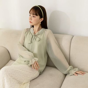 OB嚴選-細緻紋理微透膚綁帶荷葉袖上衣《AB20735-》