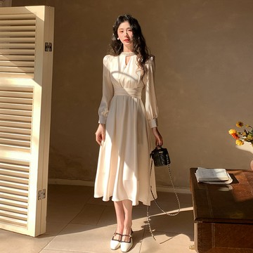 【小歡喜Little Joy】 好品質 春季新款 杏色長袖連衣裙女 黑色禮服 收腰顯瘦 氣質高端 精緻醋酸緞面長裙