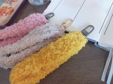 毛毛手機提帶 | 手機吊繩掛繩 | 鑰匙圈