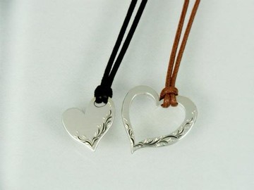 月亮花手工雕刻銀對心形項鍊套裝簡約時尚設計，適合日常使用