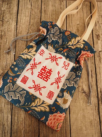 英國製作 懷舊幸福兒童揹帶改製 孔雀藍牡丹拼布 手挽側揹索繩袋