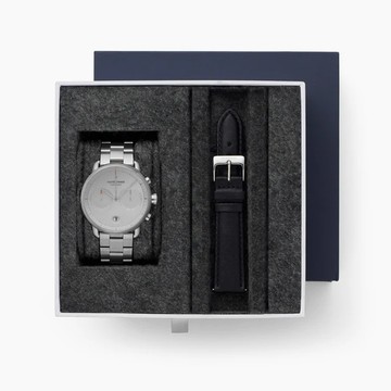 【超值組合・限時8折】ND精裝禮盒 Pioneer 先鋒 42mm 月光銀殼×紋理灰面 月光銀三珠精鋼+極夜黑真皮錶帶 Nordgreen 北歐設計師手錶 計時碼錶 PI42SITG3LSILEBL 組合裝 熱賣中!
