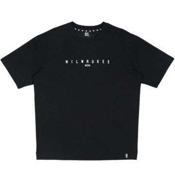 【NBA】中性落肩漸層圖T_公鹿隊 短袖上衣 男女 黑色-3525101920