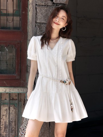 雲隙白 月色搨本 法式浪漫V領蕾絲洋裝 花邊短款連身裙襯衫裙