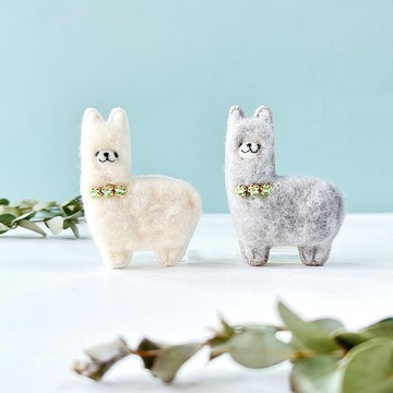 誕生石 羊駝胸針 八月橄欖石