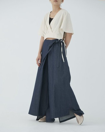 川 衣 WEAR BEING  前片綁帶開衩前短後長寬褲  深色單寧藍