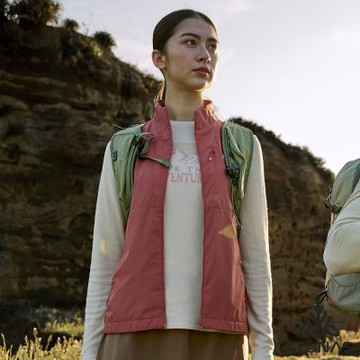 【ATUNAS 歐都納】女款石墨烯微暖輕量背心A1VE2504W黏土紅/保暖舒適/休閒旅遊/登山健行