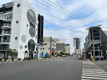 近文山特區中樓層邊間採光通風三房平車｜高雄市鳳山區文龍東路