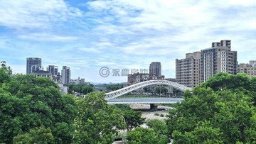 北屯全新朝南百坪臨路電梯別墅｜四套房可停多車B｜台中市北屯區東山路一段