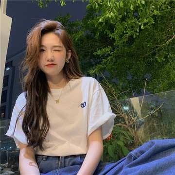 白色短袖T恤女ins潮夏季2022新款設計感小眾刺繡圓領寬松顯瘦上衣