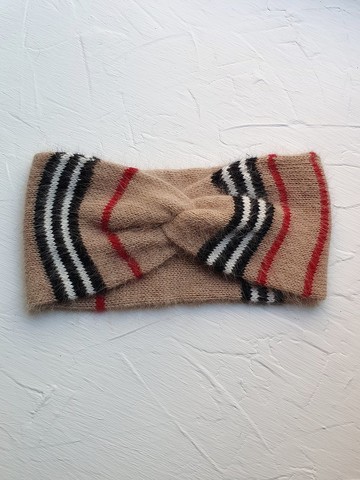 安哥拉米色頭帶。蓬鬆針織頭巾