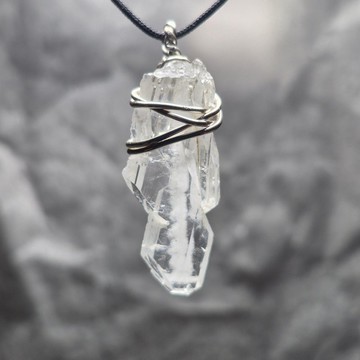 •冰羽織光• 縫合白水晶 原礦繞線吊墜