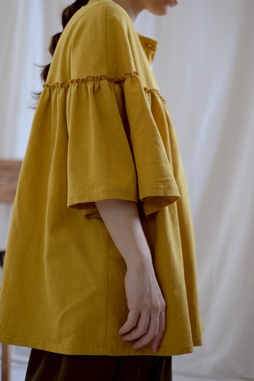鬱金香草黃 抓皺寬版開襟上衣