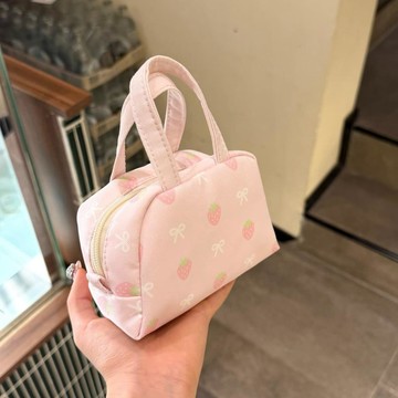 🎀精選新品🎀草莓化妝包 飾品收納袋 浴室洗漱袋 李沅禧同款 大容量 少女粉草莓印花手提收納包簡約小清新隨身口紅零錢迷