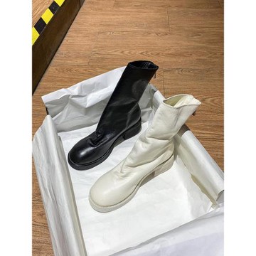 白色靴子女鞋冬加絨粗跟厚底2025巨好看的短靴真皮配大衣的靴子